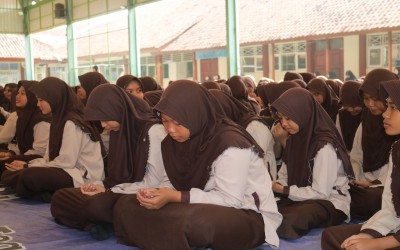 Awali Jumat Kliwon dengan Istighosah, Murid MTs Negeri 2 Tegal Mantapkan Ikhtiar dan Doa